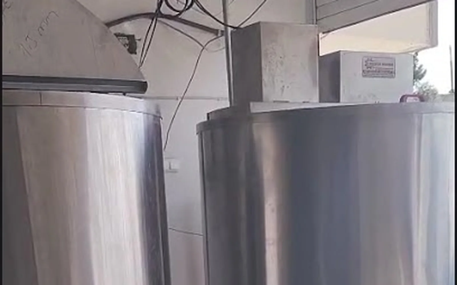 Chaudière de production alimentaire chauffée à la vapeur dans une vidéo de terrain de Stilsan